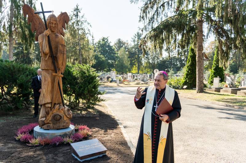 Szent Mihaly szobor_21.jpg